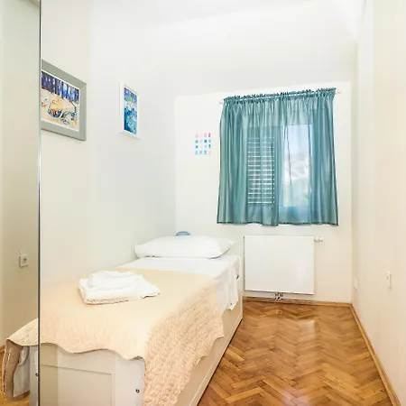 Apartment D&j Primosten